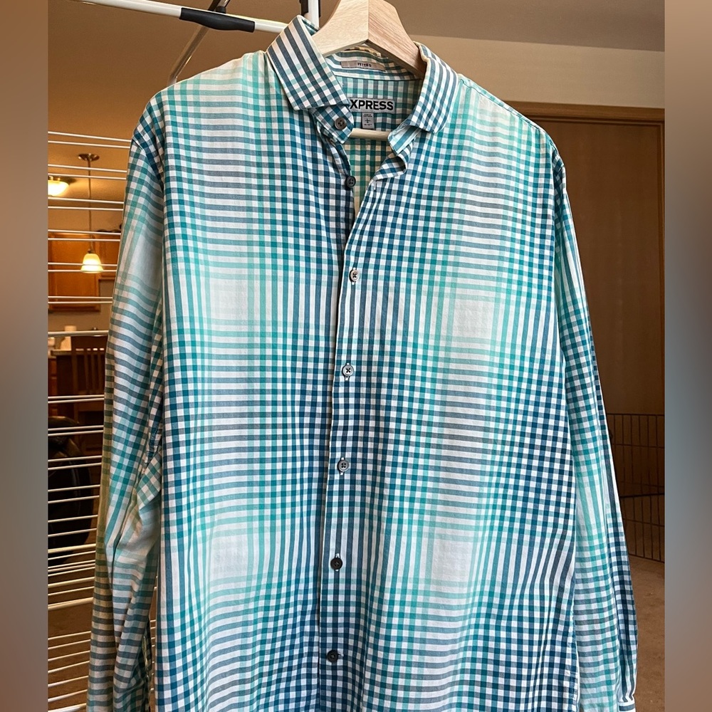 Men’s Express Fitted Button Up Dress Shirt